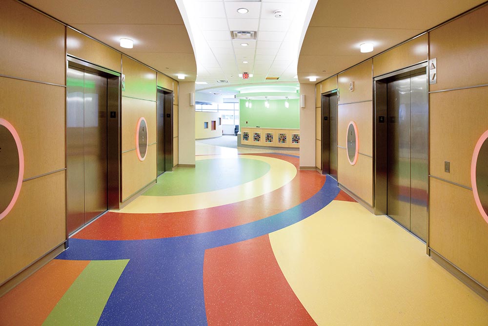 將個(gè)性化、人性化、藝術(shù)性融入醫(yī)療機(jī)構(gòu)PVC商用彈性地板設(shè)計(jì)中